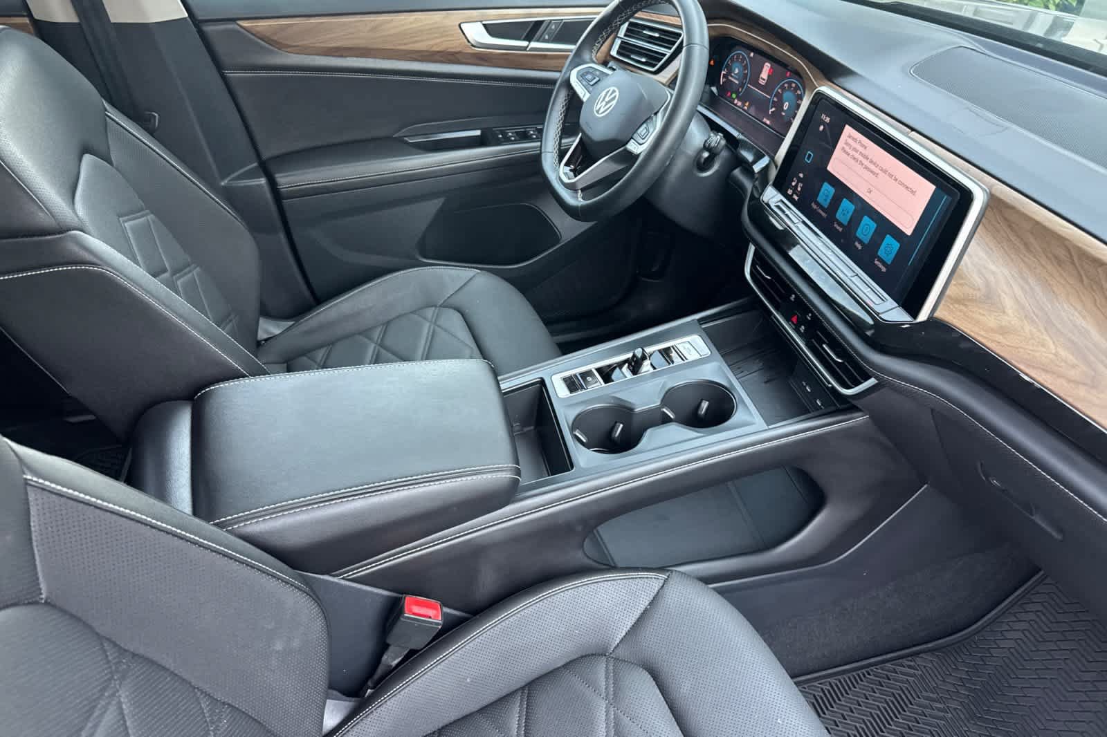 Used 2025 Volkswagen Atlas SE AWD/4WD image 17