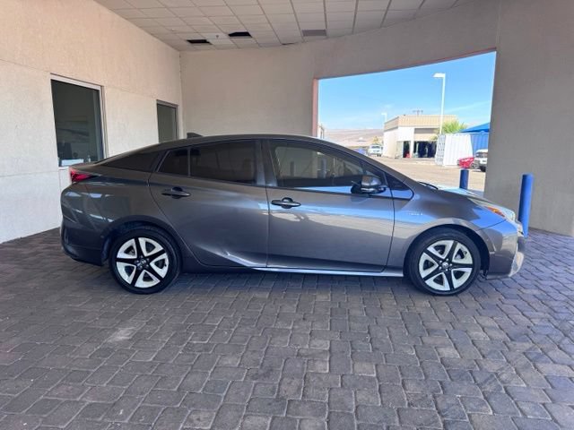 Used 2017 Toyota Prius Three Touring FWD image 6