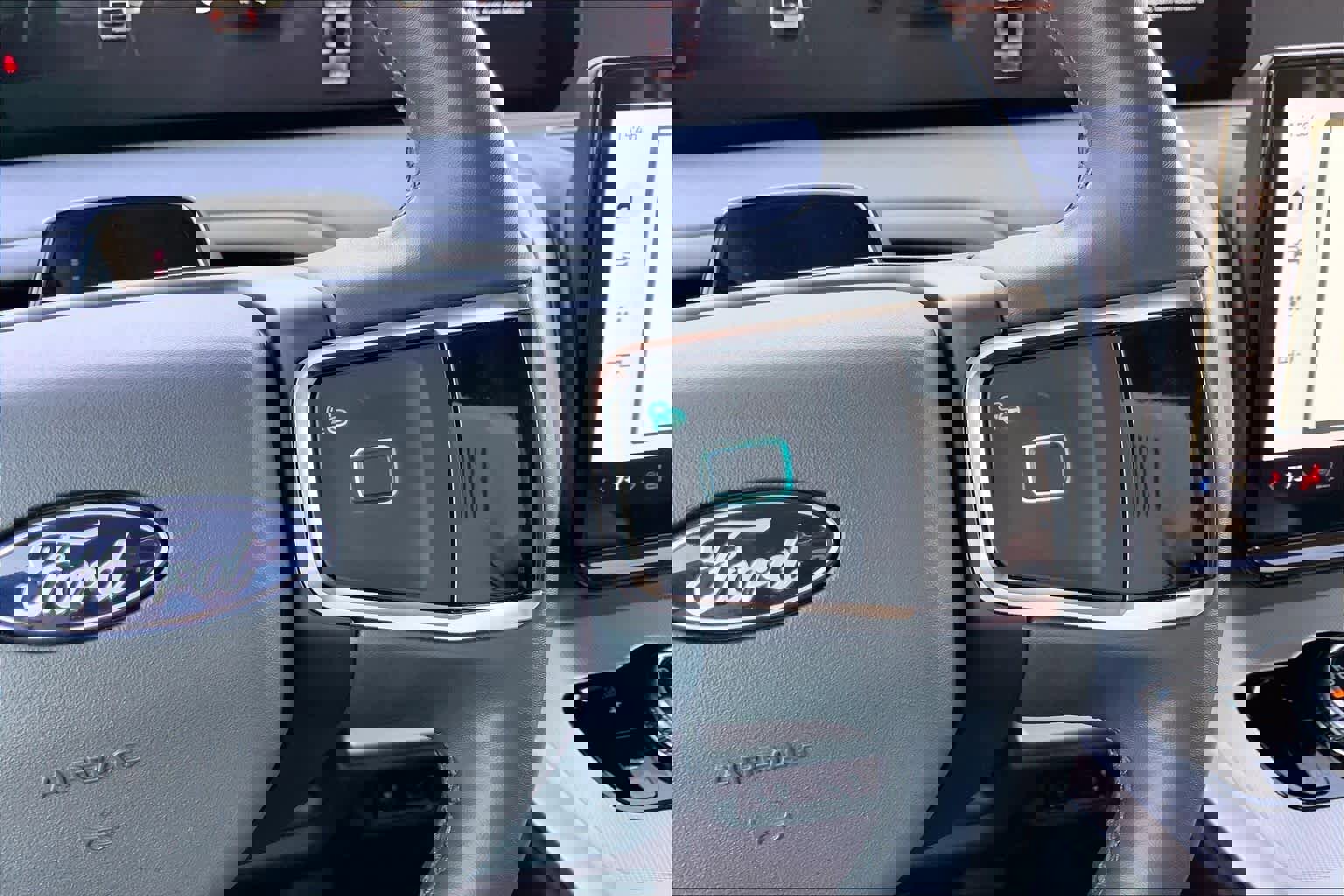 Certified 2025 Ford Expedition Active image 25