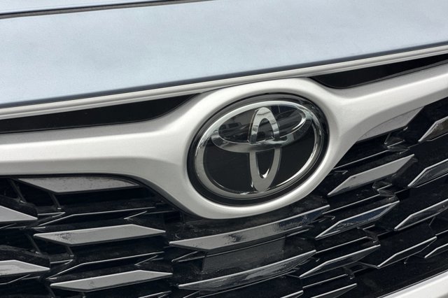 Used 2020 Toyota Highlander LE image 37