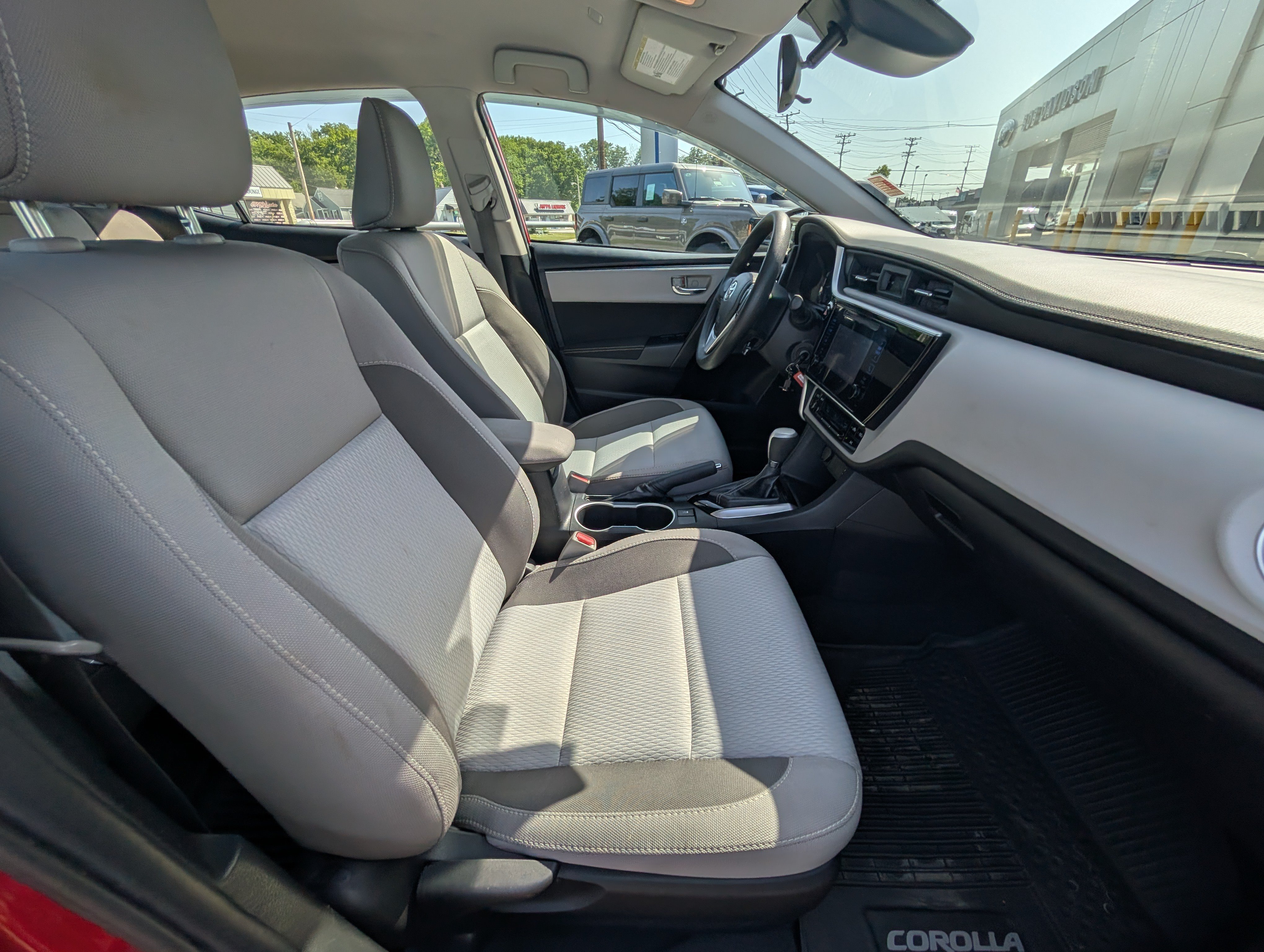 Used 2019 Toyota Corolla LE w/ Carpet Mat Package (TMS) FWD image 12