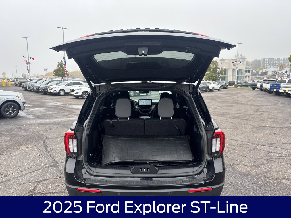 Certified 2025 Ford Explorer ST-Line AWD/4WD image 17