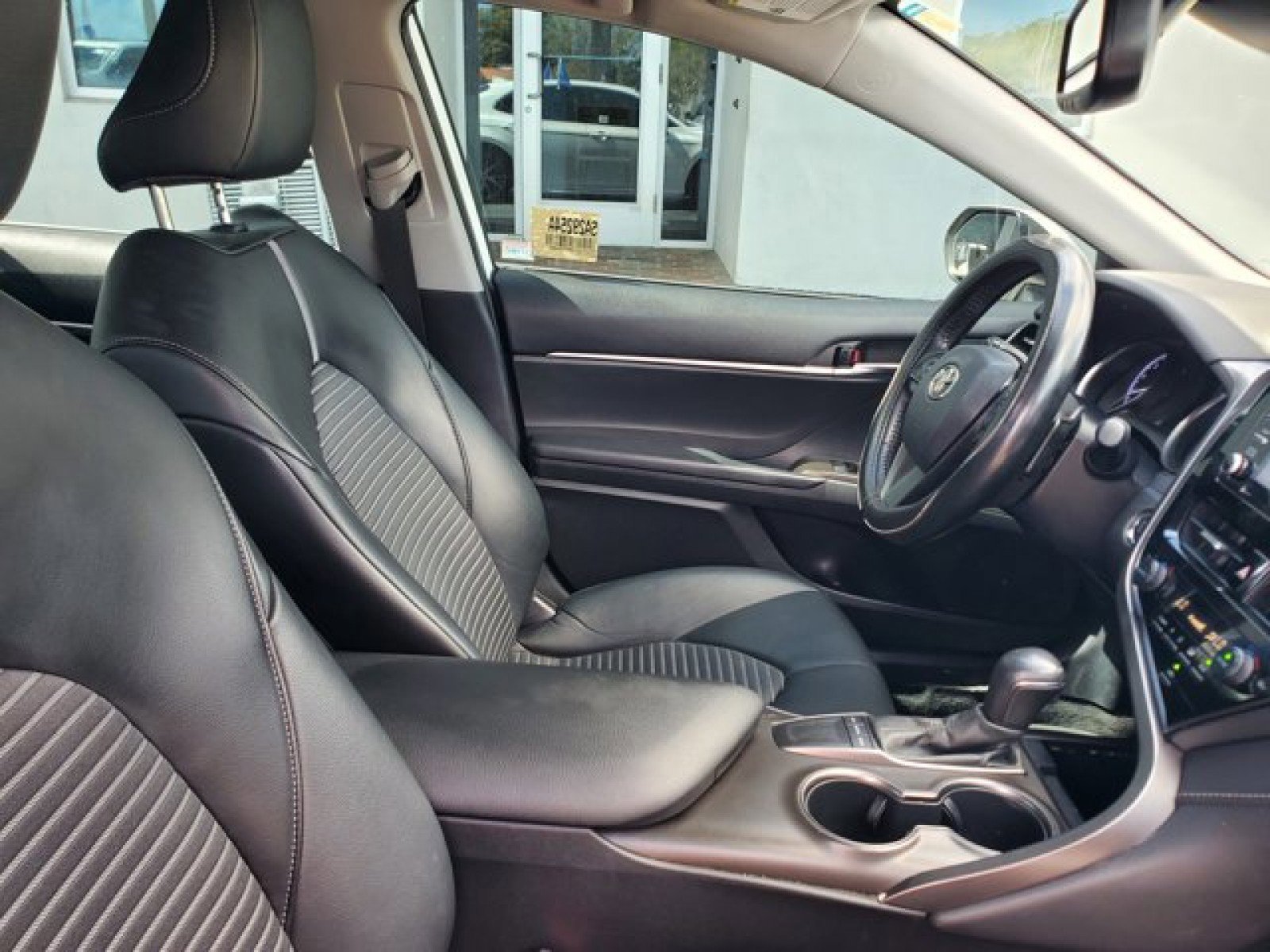 Used 2022 Toyota Camry SE w/ Convenience Package image 34