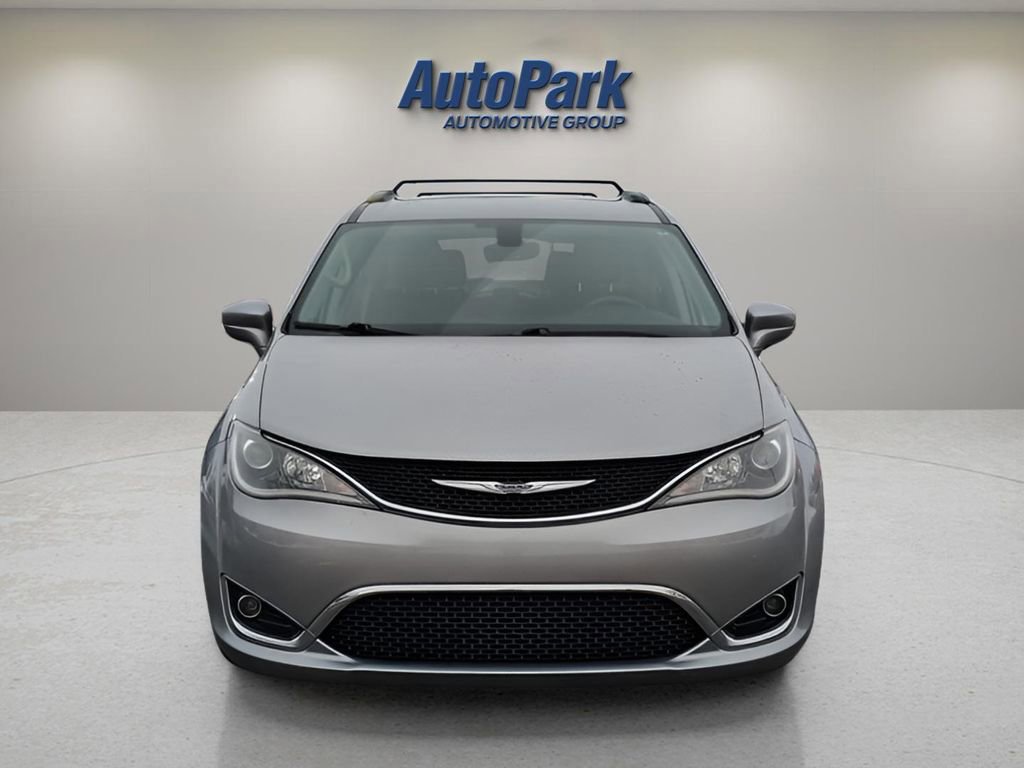Used 2017 Chrysler Pacifica Touring-L image 8