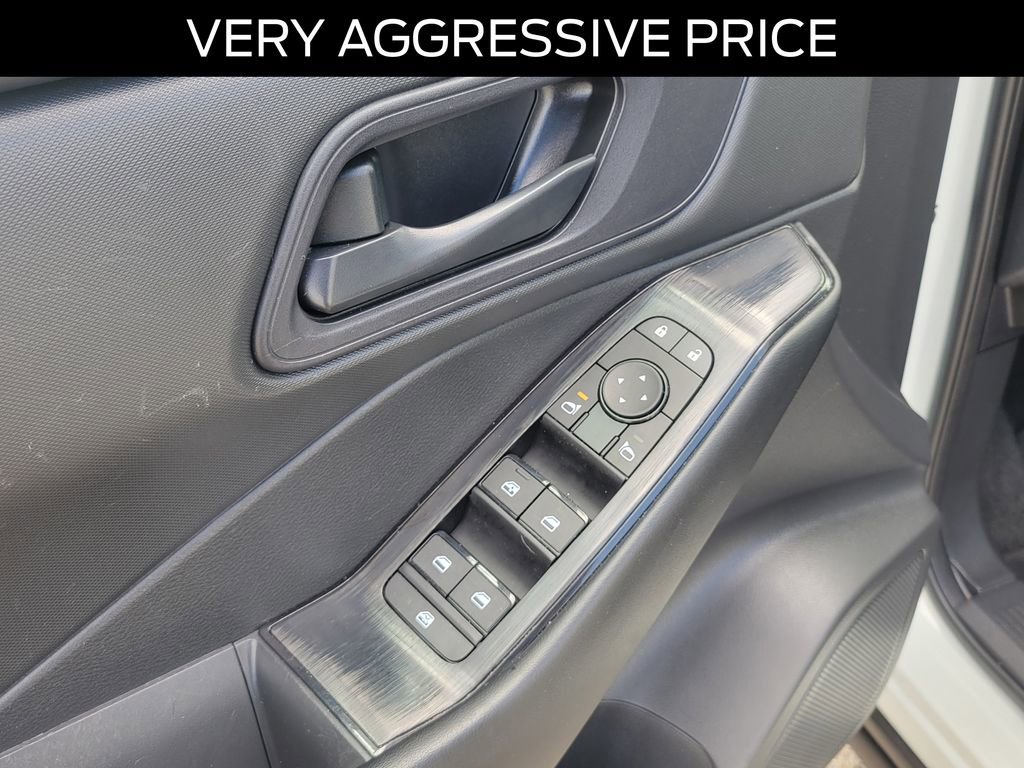 Used 2024 Nissan Rogue S FWD image 18