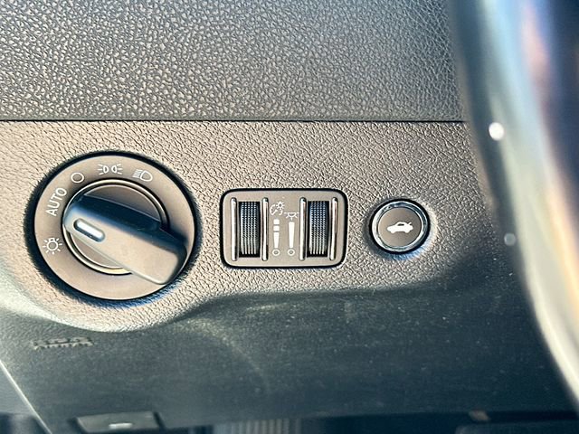 Used 2019 Dodge Charger SXT image 11