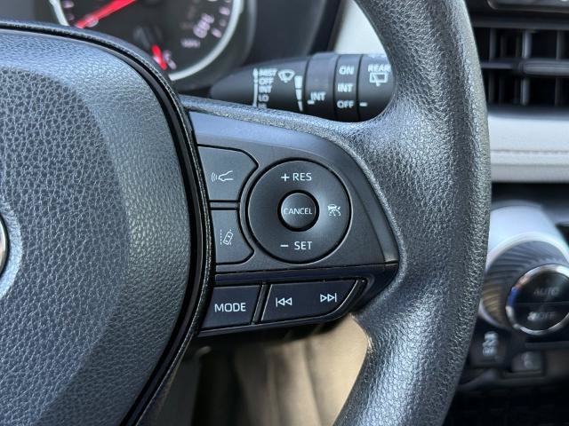 Used 2020 Toyota RAV4 XLE AWD/4WD image 32