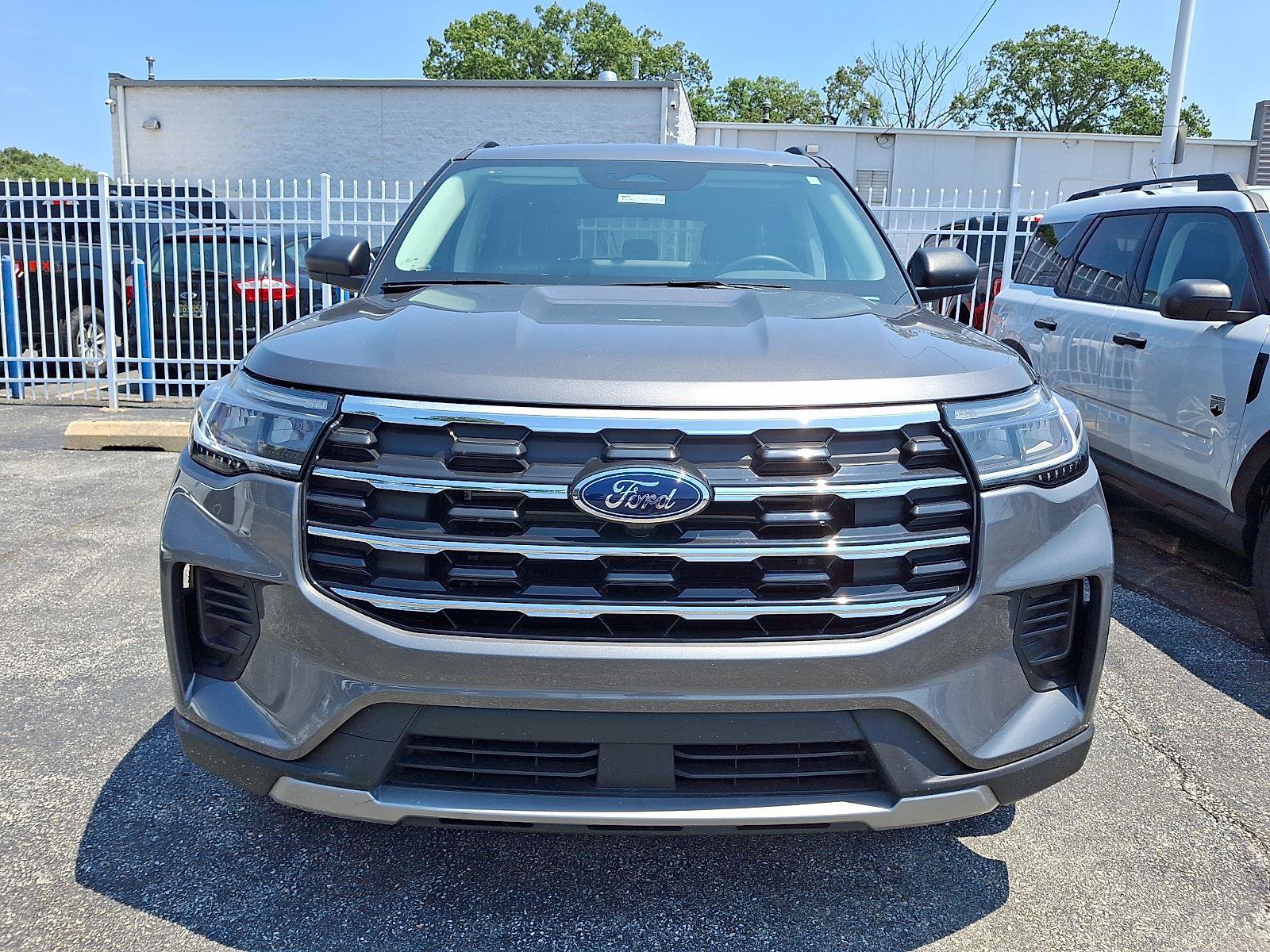Certified 2025 Ford Explorer Active AWD/4WD image 2