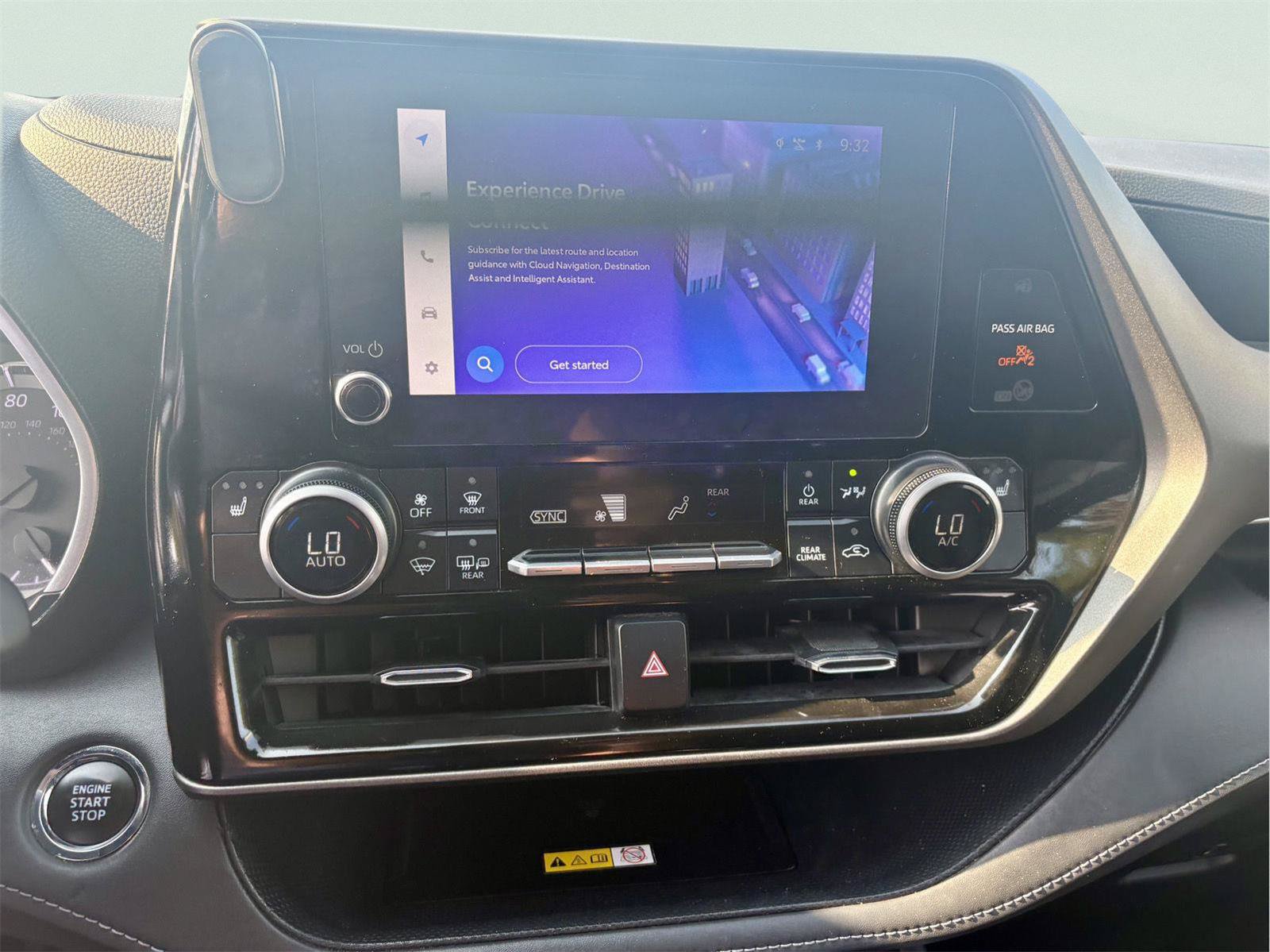 Used 2023 Toyota Highlander XLE FWD image 14