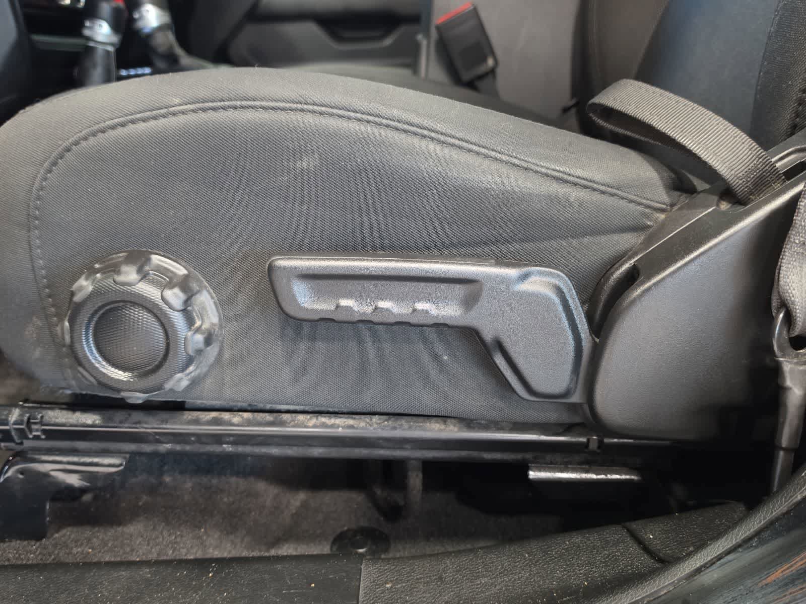 Used 2023 Jeep Wrangler Unlimited Sahara AWD/4WD image 15