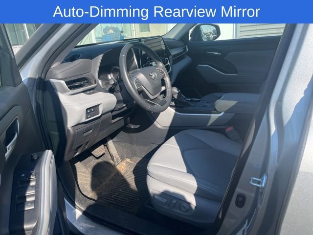 Used 2024 Toyota Highlander XLE image 5