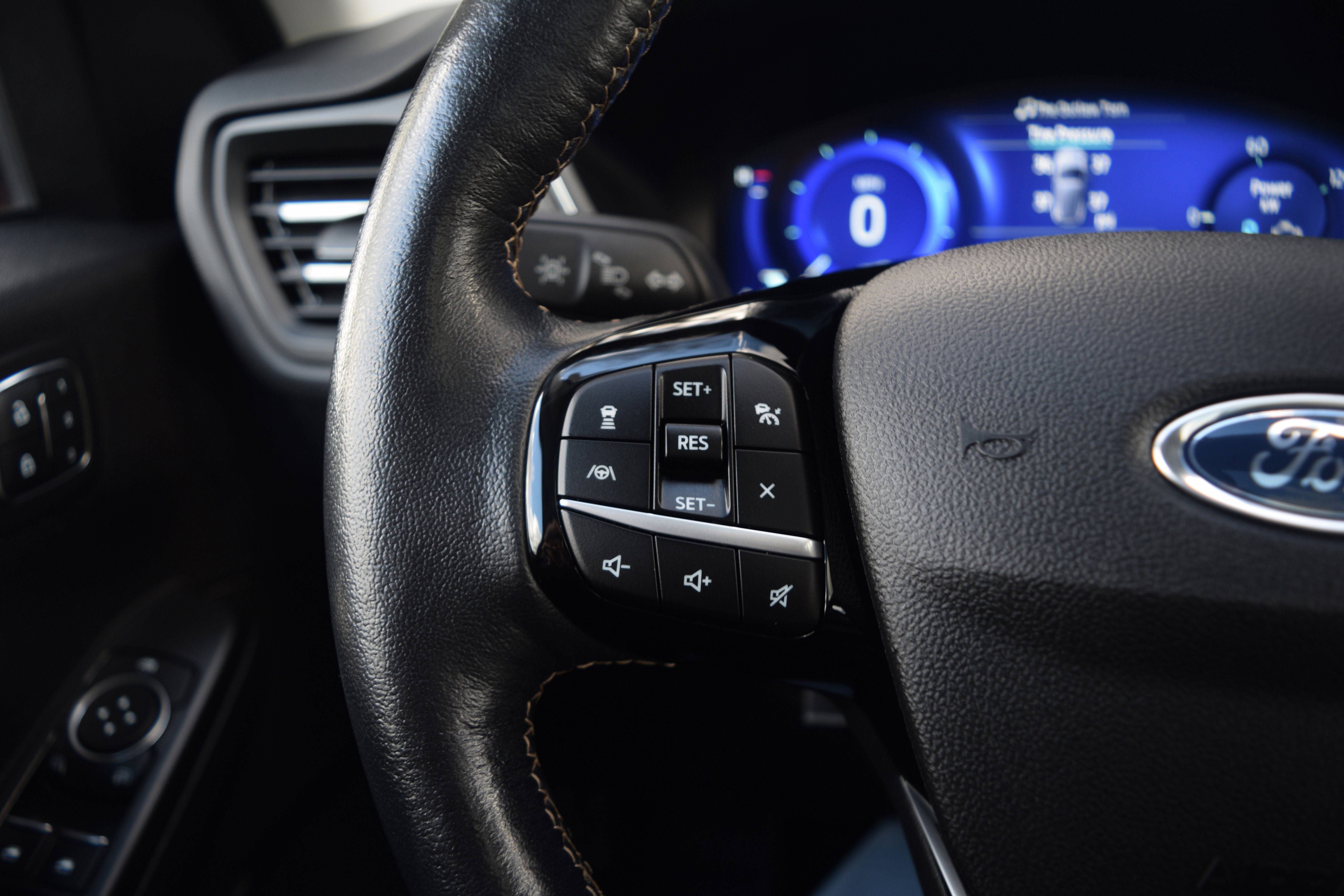 Certified 2022 Ford Escape Titanium w/ Titanium Premium Package image 6