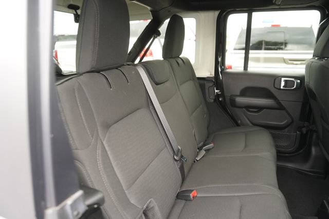 Used 2022 Jeep Wrangler Unlimited Sahara w/ Cold Weather Group AWD/4WD image 16