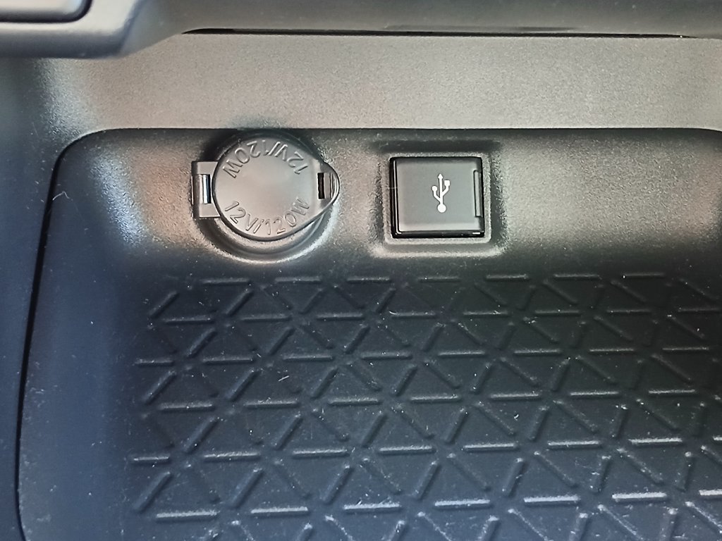 Used 2021 Toyota RAV4 XLE w/ Convenience Package FWD image 15