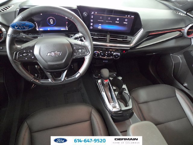 Used 2024 Chevrolet Trax RS w/ Sunroof Package FWD image 17