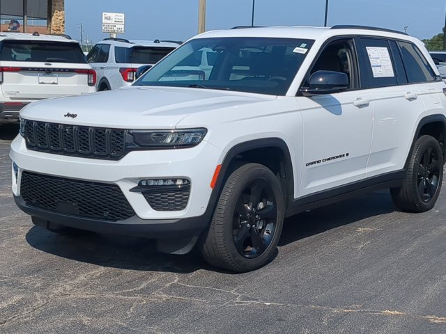 Used 2023 Jeep Grand Cherokee Limited w/ Luxury Tech Group II AWD/4WD image 8