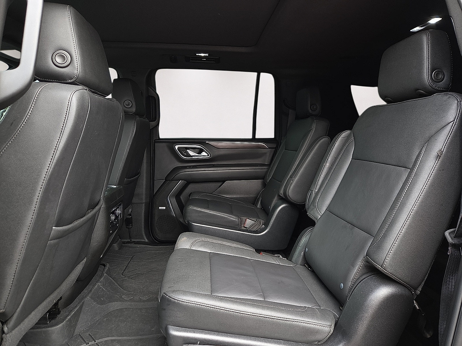 Used 2023 Chevrolet Suburban Z71 w/ Luxury Package AWD/4WD image 11