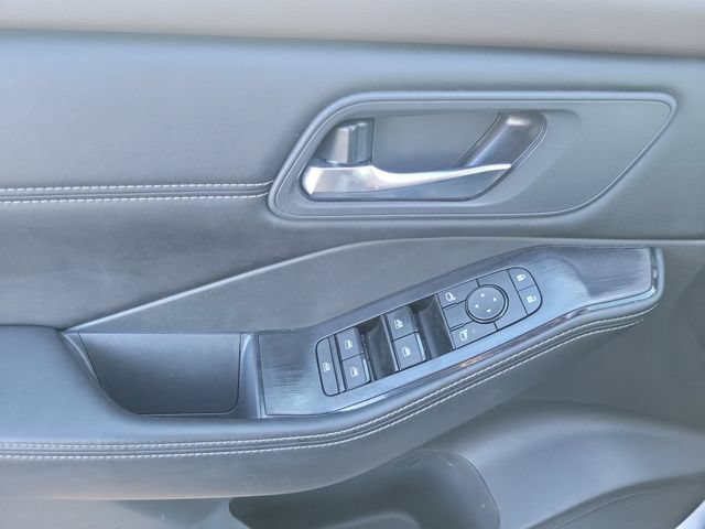 Used 2023 Nissan Rogue SV w/ SV Premium B Package FWD image 16