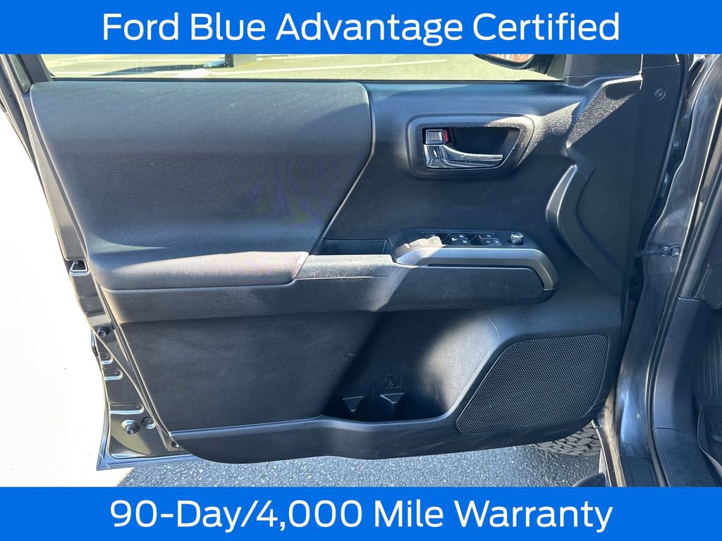 Used 2017 Toyota Tacoma TRD Off-Road w/ Premium & Technology Package AWD/4WD image 12