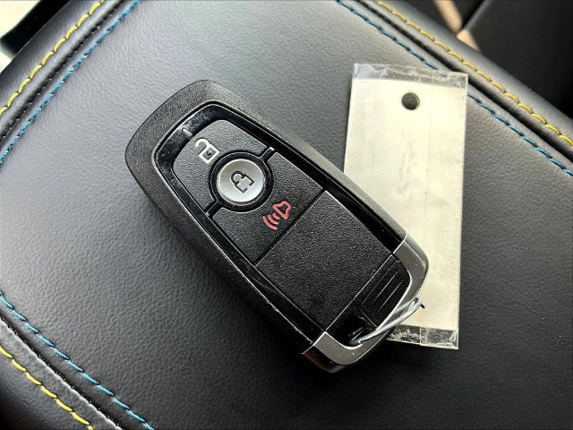 Certified 2025 Ford Maverick Lobo AWD/4WD image 35