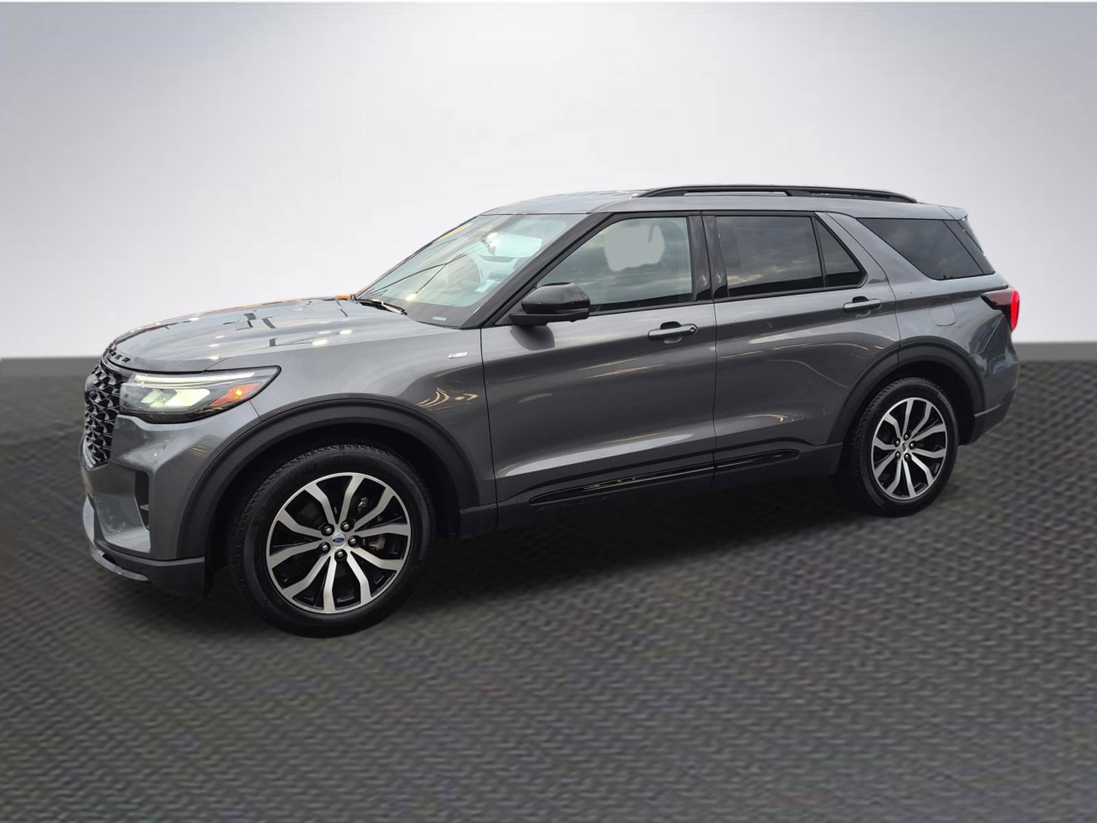 Certified 2025 Ford Explorer ST-Line image 2