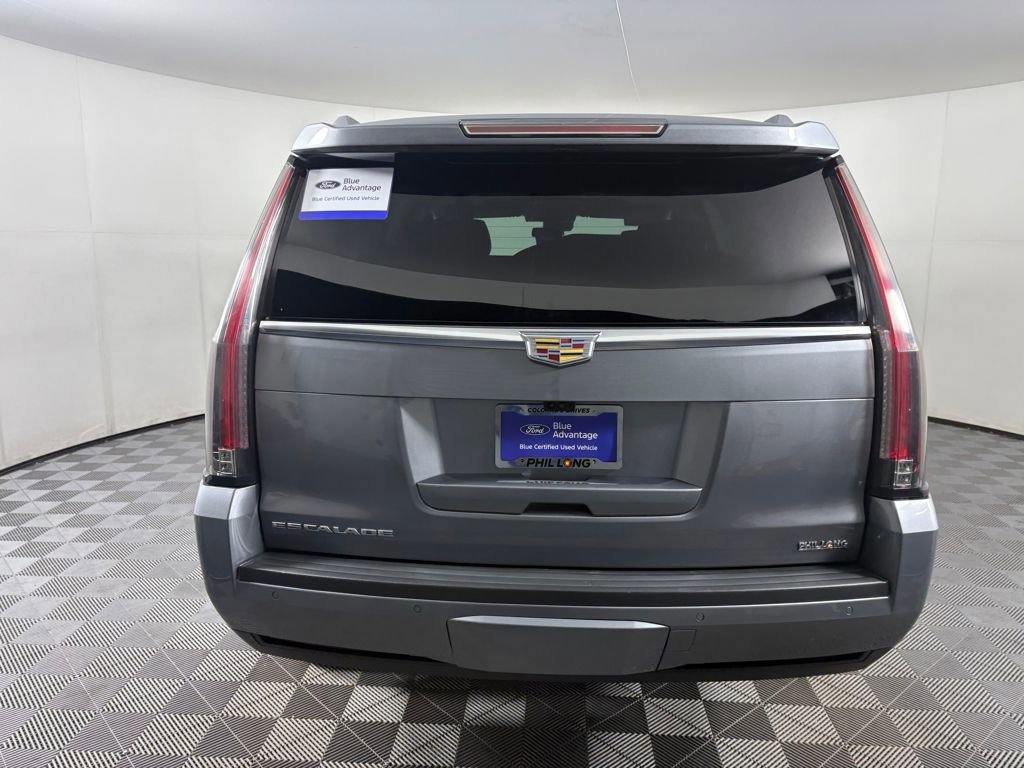 Used 2020 Cadillac Escalade Premium Luxury image 4