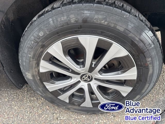 Used 2022 Toyota Prius LE image 12