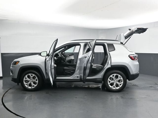 Used 2024 Jeep Compass Latitude AWD/4WD image 38