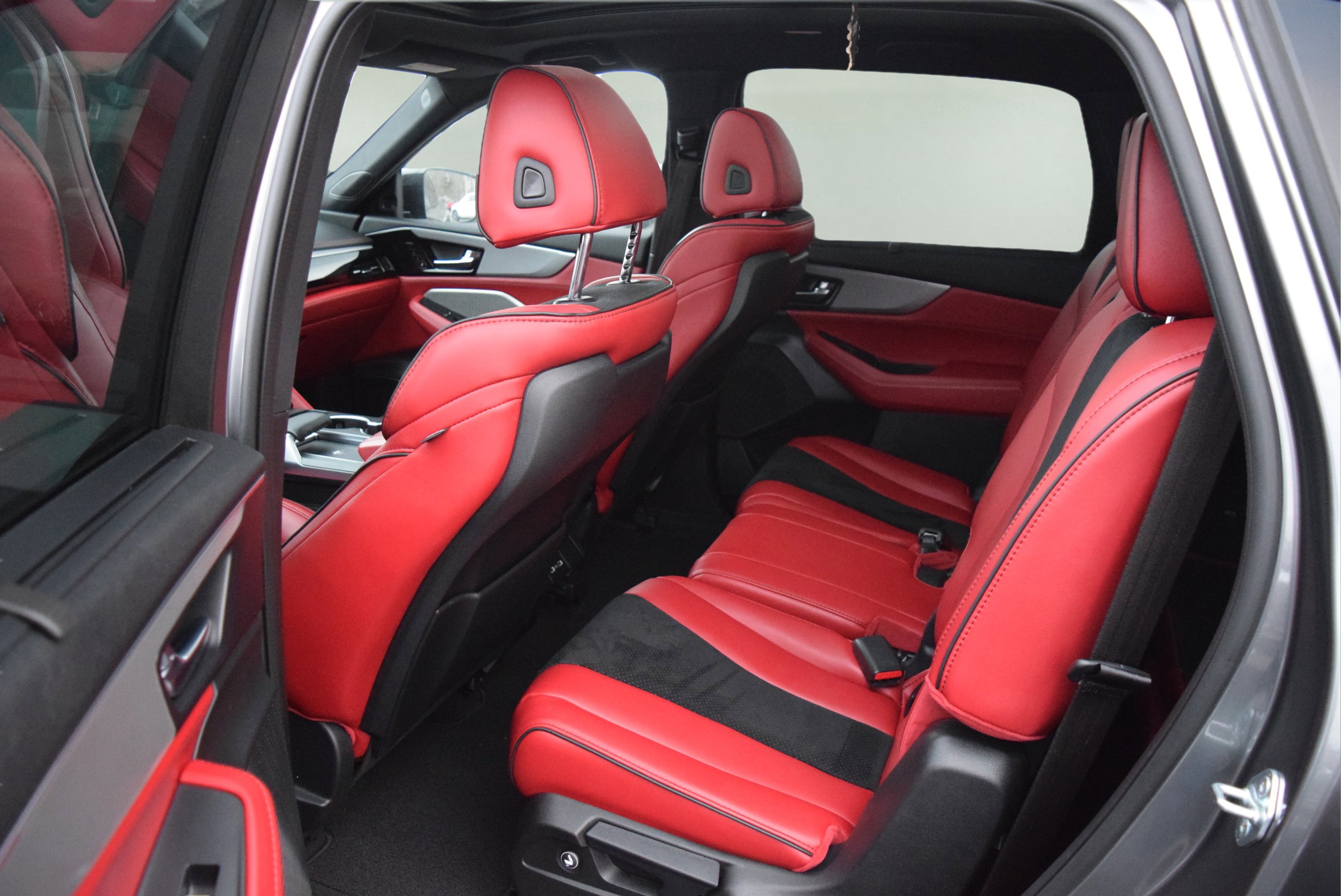 Used 2023 Acura MDX A-Spec image 9