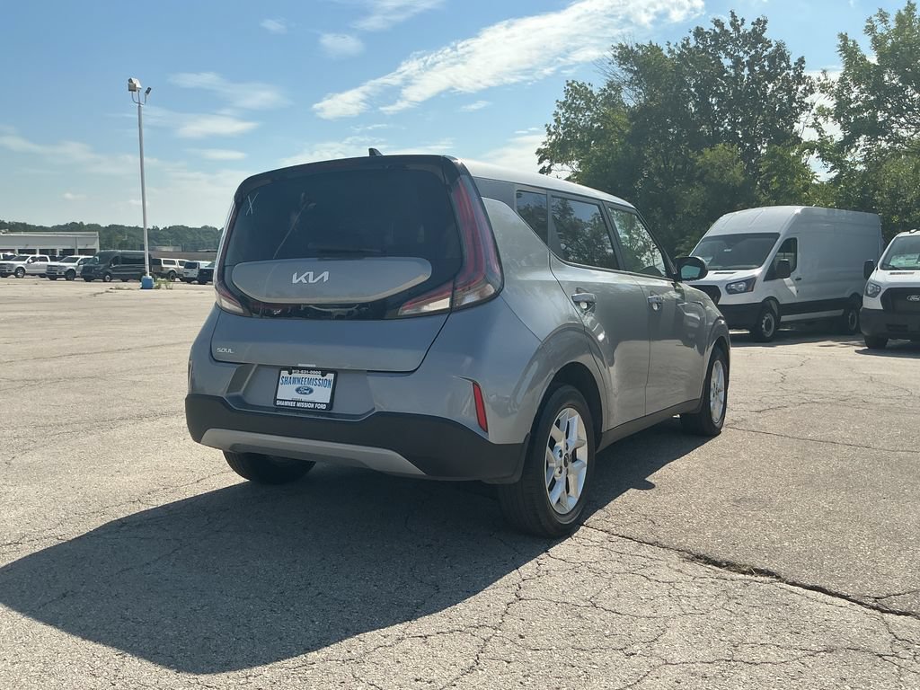 Used 2023 Kia Soul S FWD image 4