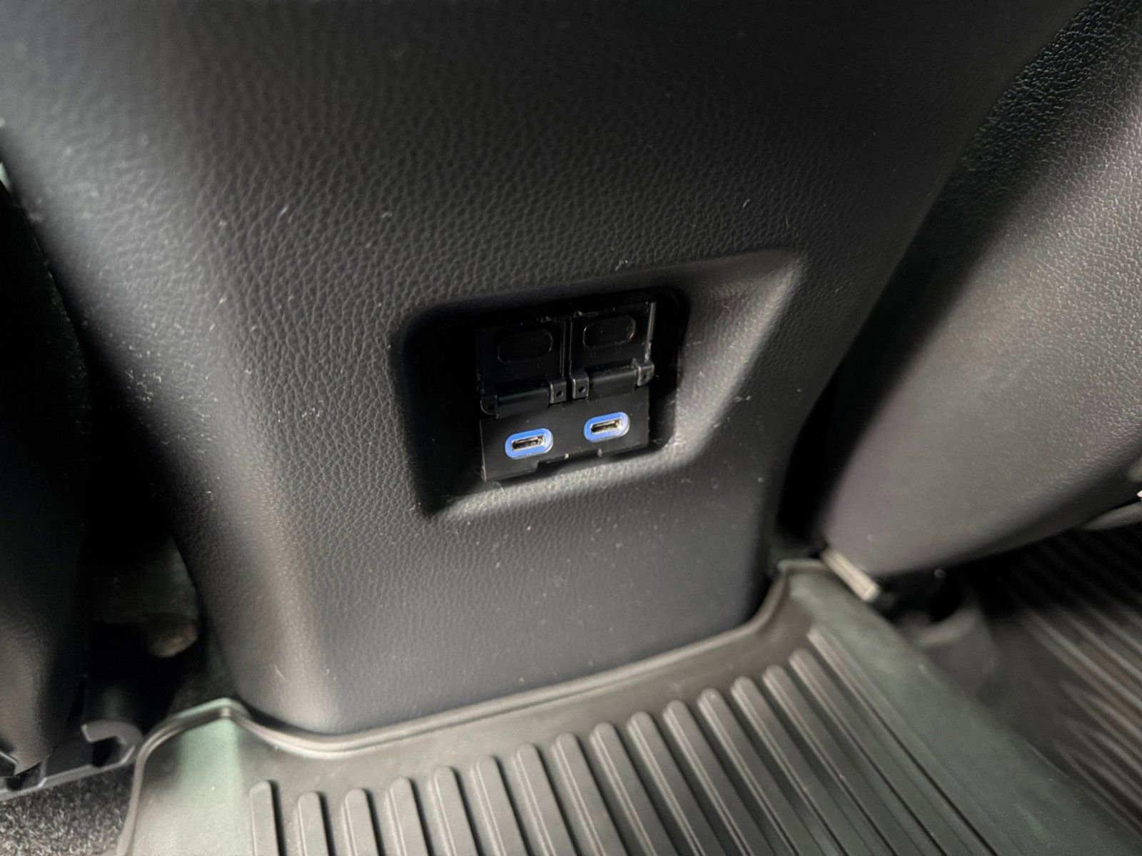 Used 2022 Toyota RAV4 SE image 18