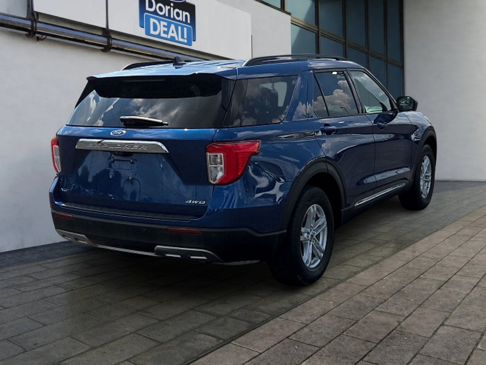 Certified 2021 Ford Explorer XLT w/ Equipment Group 202A AWD/4WD image 3