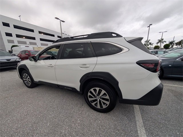 Used 2023 Subaru Outback Premium image 9