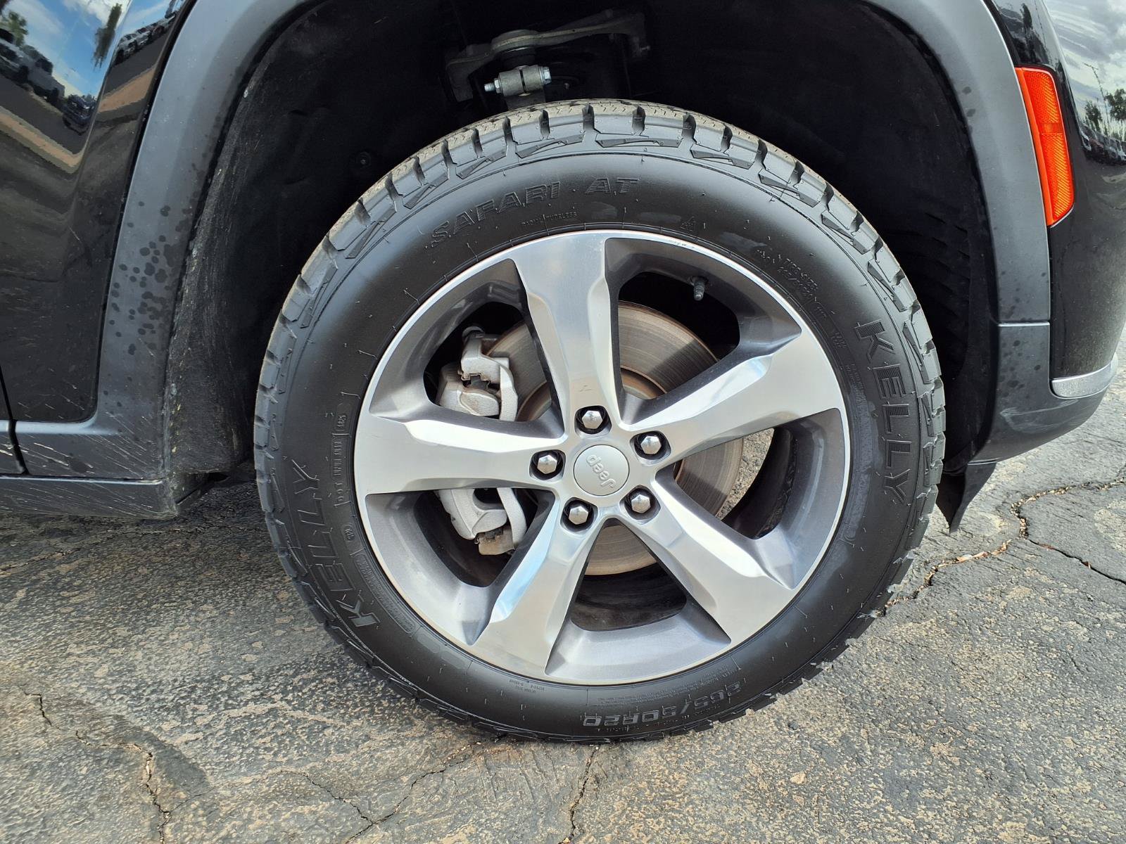 Used 2022 Jeep Grand Cherokee L Limited AWD/4WD image 9