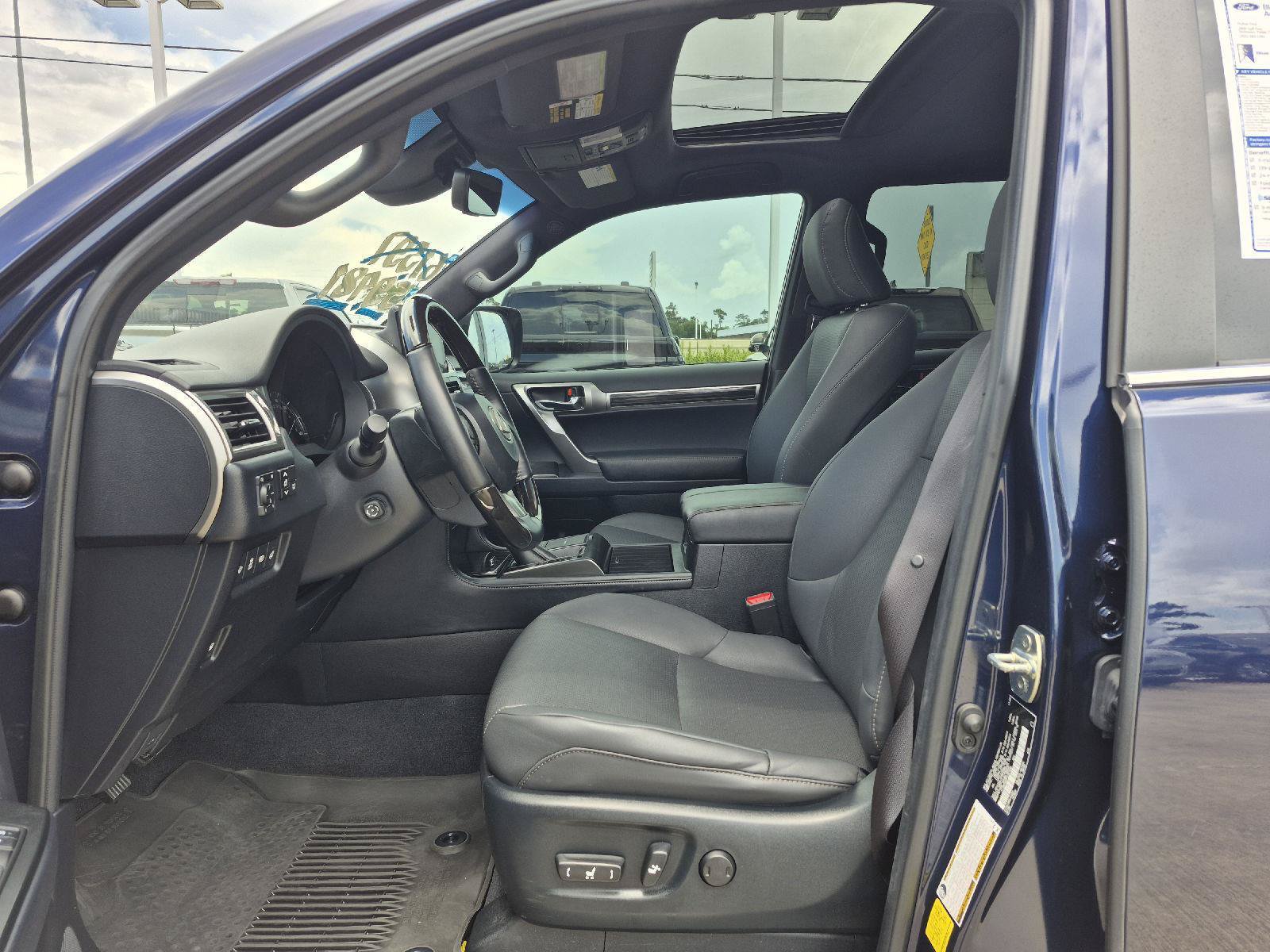 Used 2023 Lexus GX 460 Premium w/ Accessory Package AWD/4WD image 2