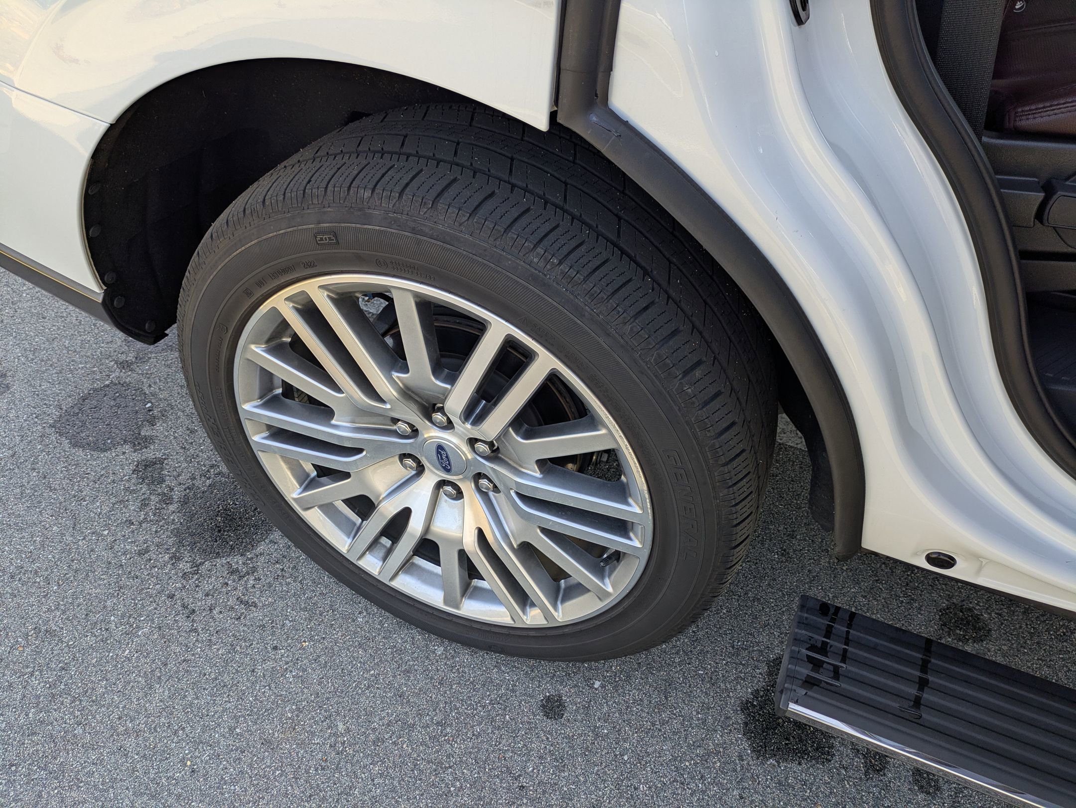 Certified 2022 Ford Expedition Limited image 36