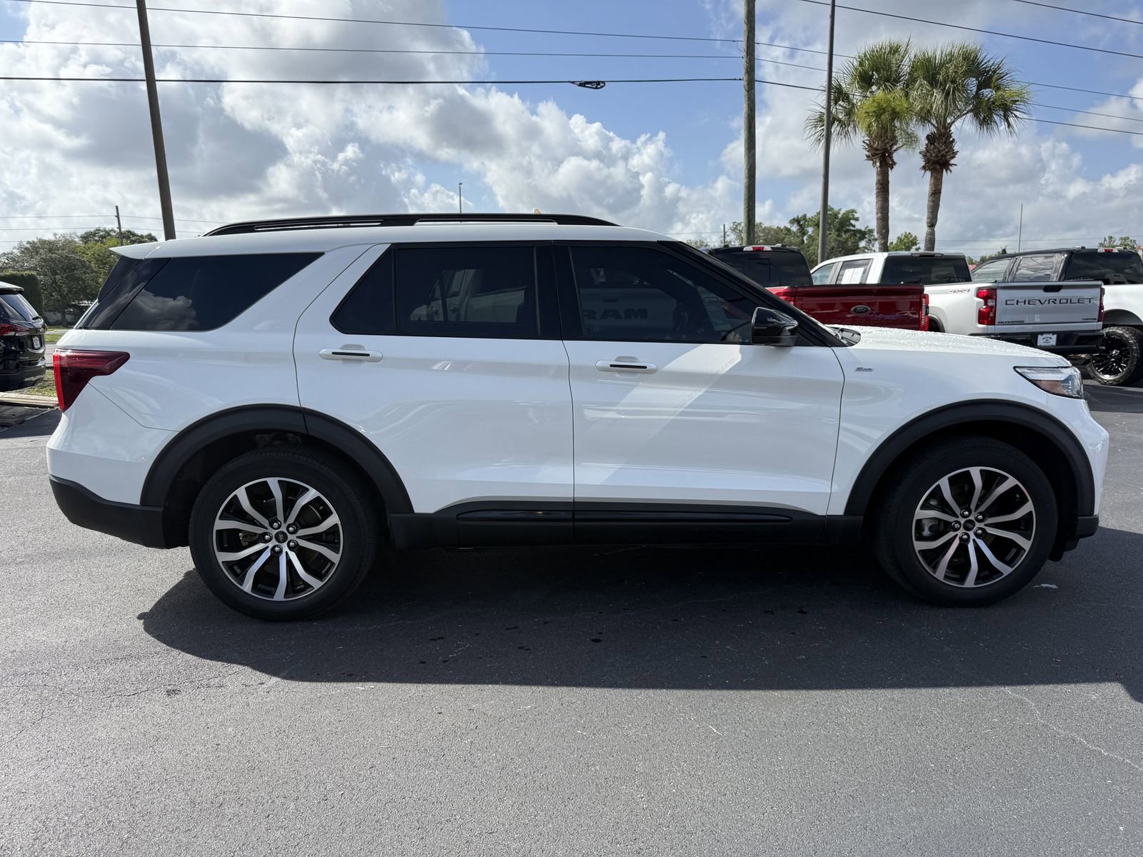 Certified 2022 Ford Explorer ST-Line w/ Class IV Trailer Tow Package RWD image 3