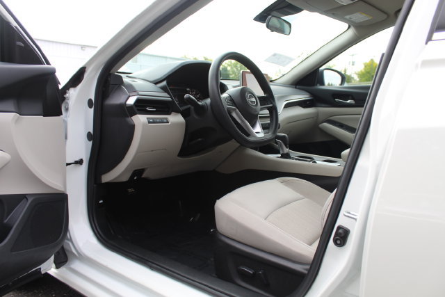 Used 2025 Nissan Altima 2.5 SV FWD image 22