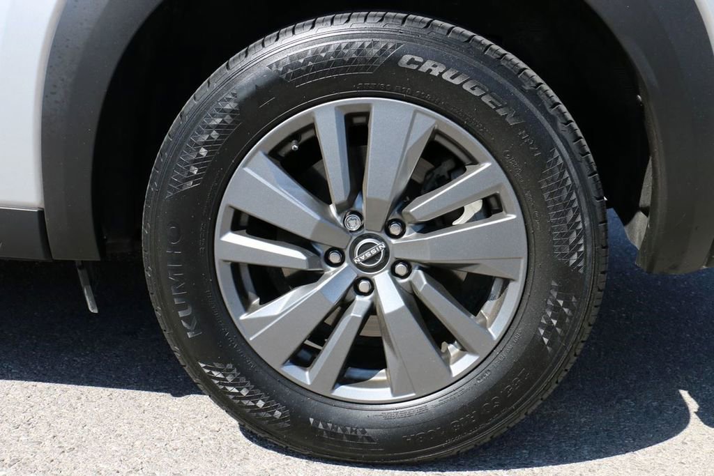 Used 2025 Nissan Pathfinder SV image 9