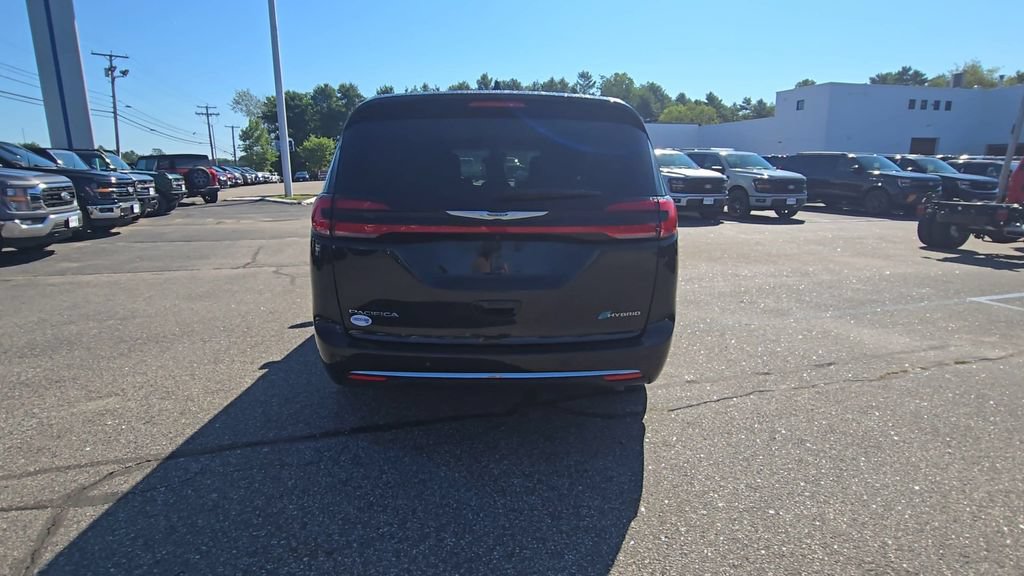 Used 2024 Chrysler Pacifica Limited FWD image 18