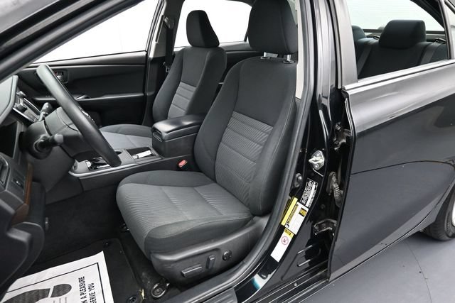 Used 2017 Toyota Camry LE FWD image 11
