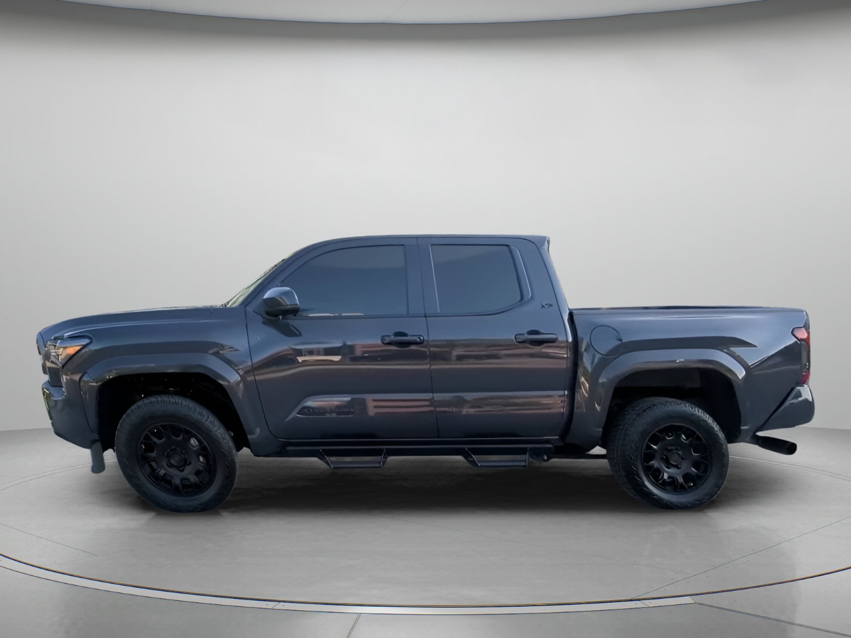 Used 2025 Toyota Tacoma SR5 AWD/4WD image 16