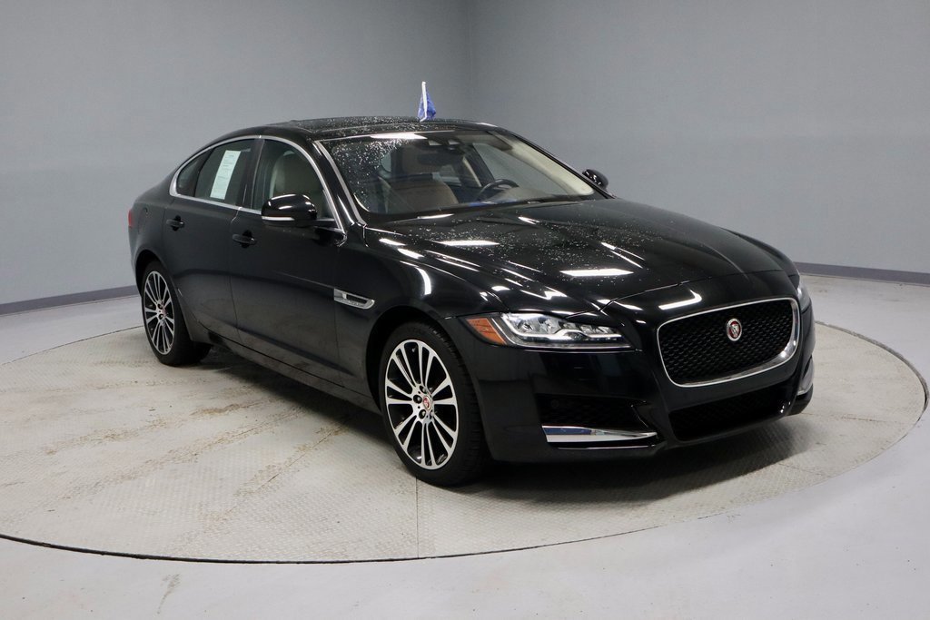 Used 2020 Jaguar XF Prestige image 7