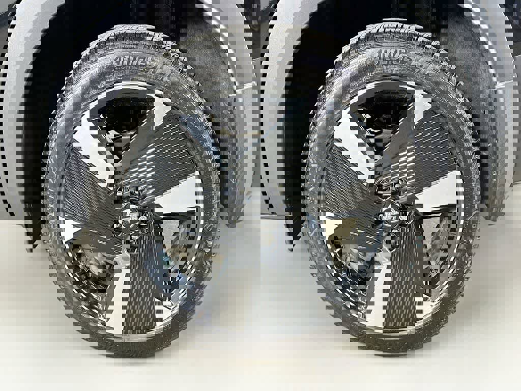 Used 2025 Nissan Kicks SR FWD image 8