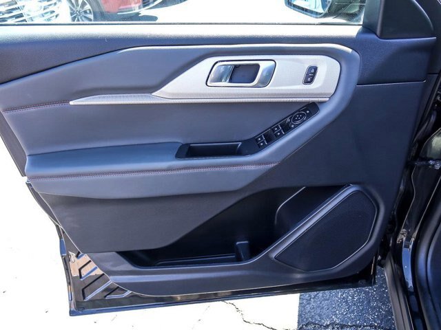 Certified 2025 Ford Explorer Active w/ Active Comfort Package AWD/4WD image 28