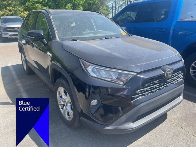 Used 2020 Toyota RAV4 XLE w/ Convenience Package FWD image 2