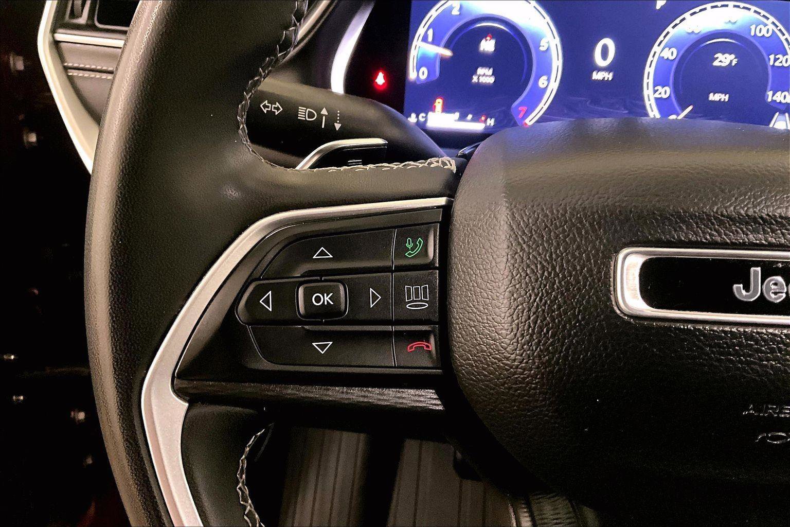 Used 2023 Jeep Grand Cherokee L Laredo image 17