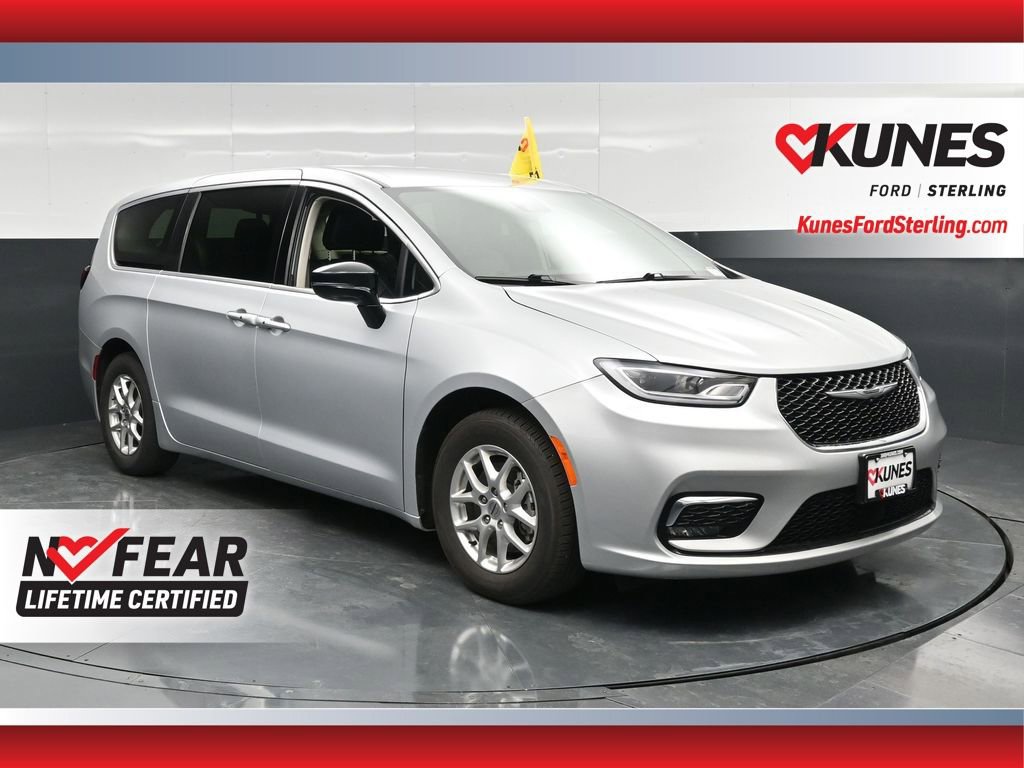 Used 2024 Chrysler Pacifica Touring-L