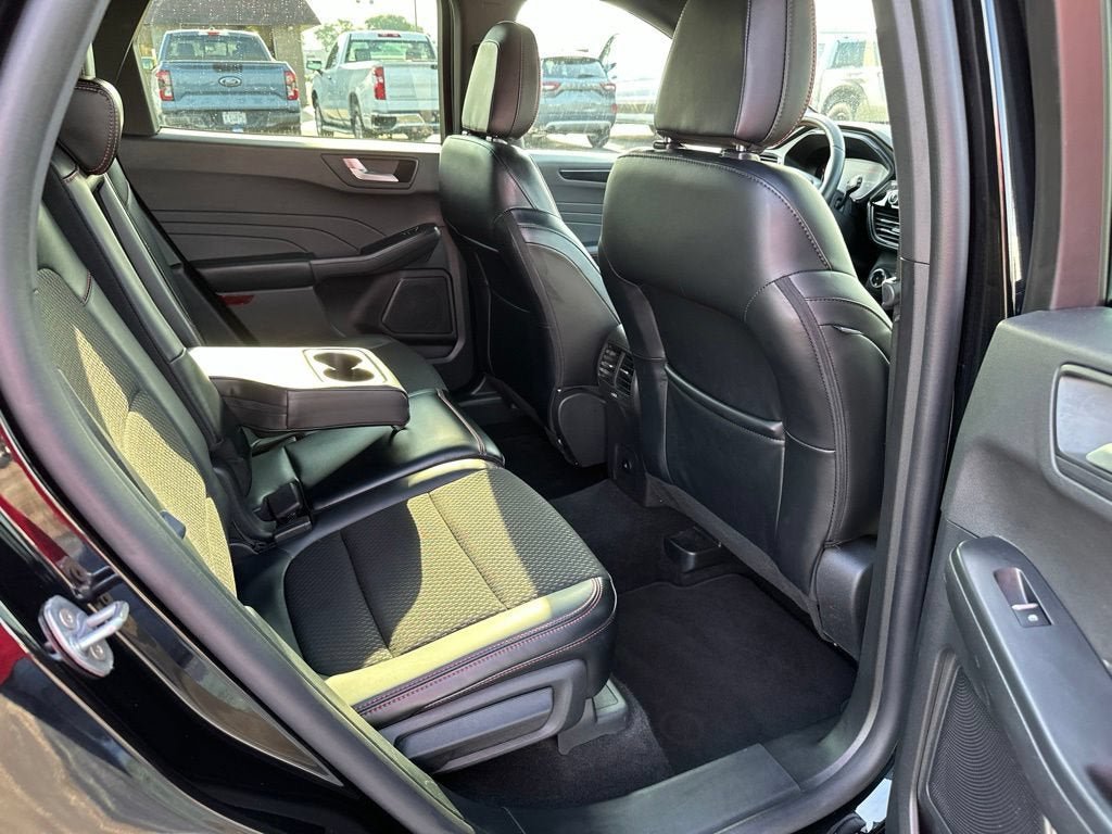 Certified 2025 Ford Escape ST-Line AWD/4WD image 10
