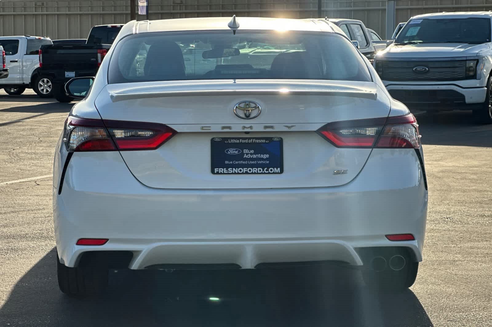 Used 2023 Toyota Camry SE image 4